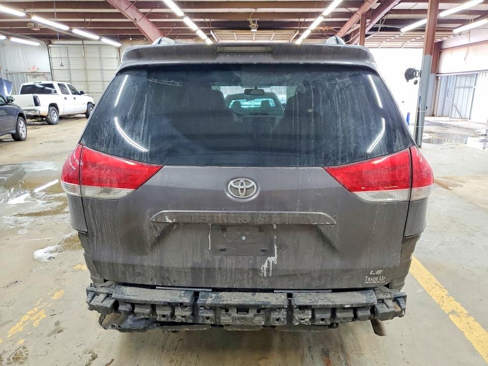 2013 Toyota Sienna le