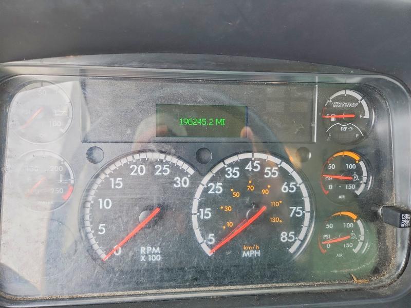 2020 Freigliner 2020 Freightliner Business Class M2 BOX Truck