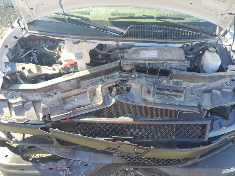 2019 Chevrolet Express BOX Truck