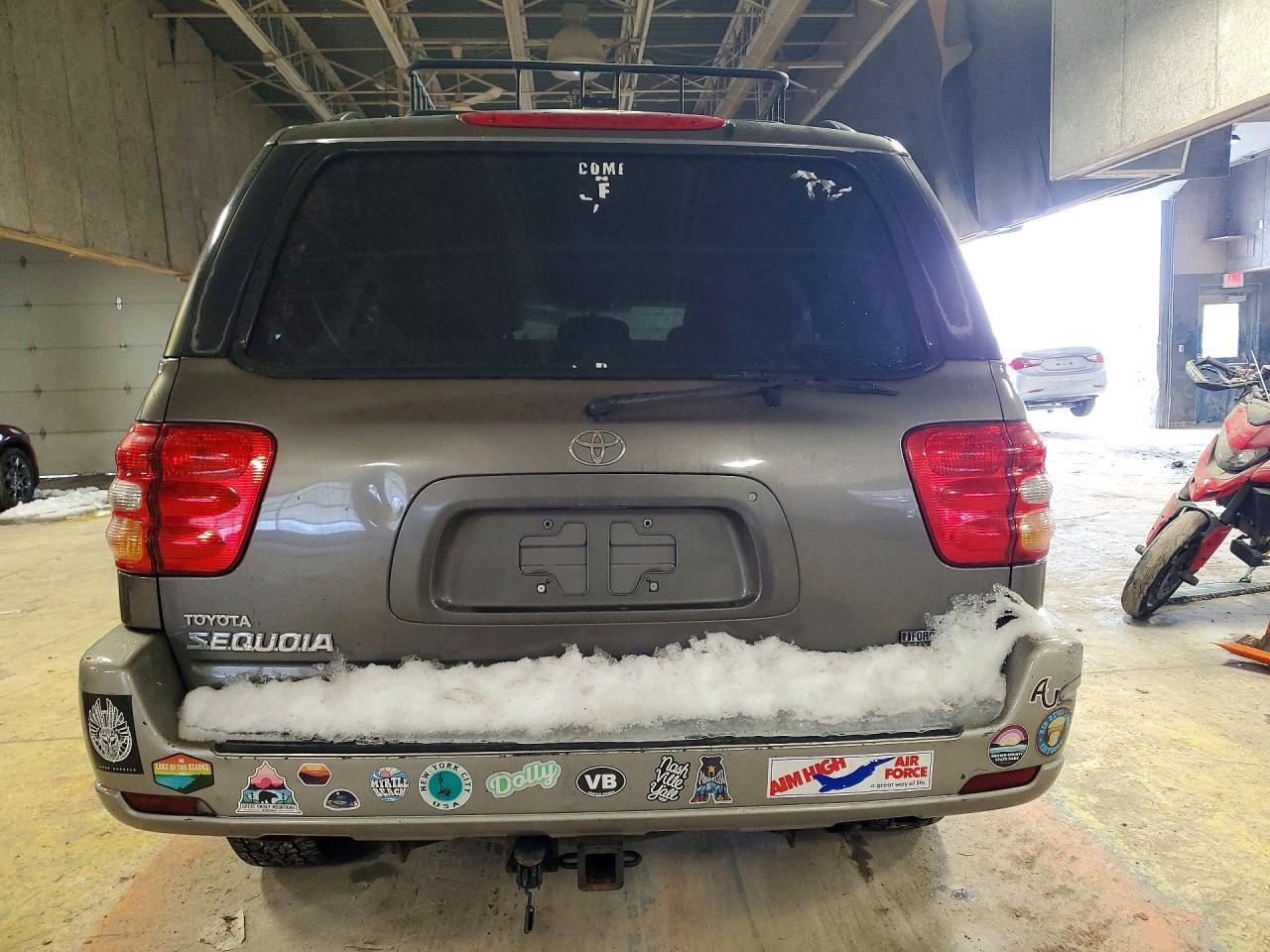 2004 Toyota Sequoia SR5