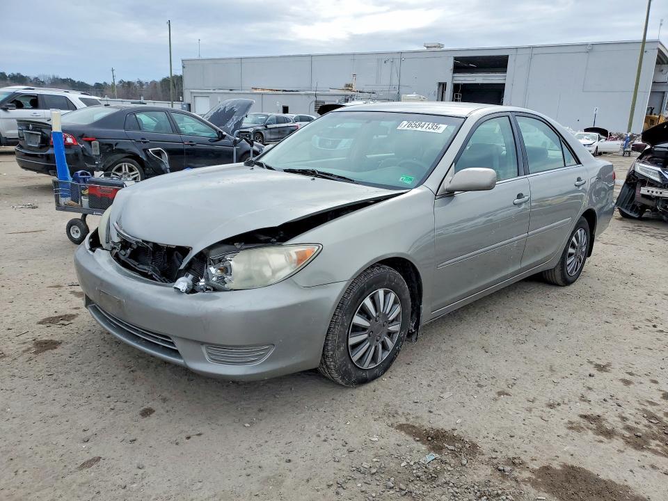 2005 Toyota Camry le