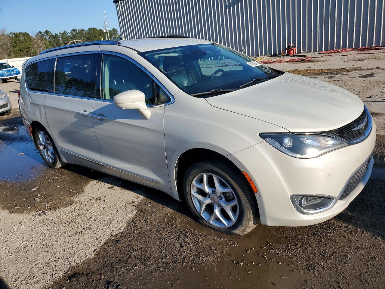 2017 Chrysler Pacifica Touring l Plus