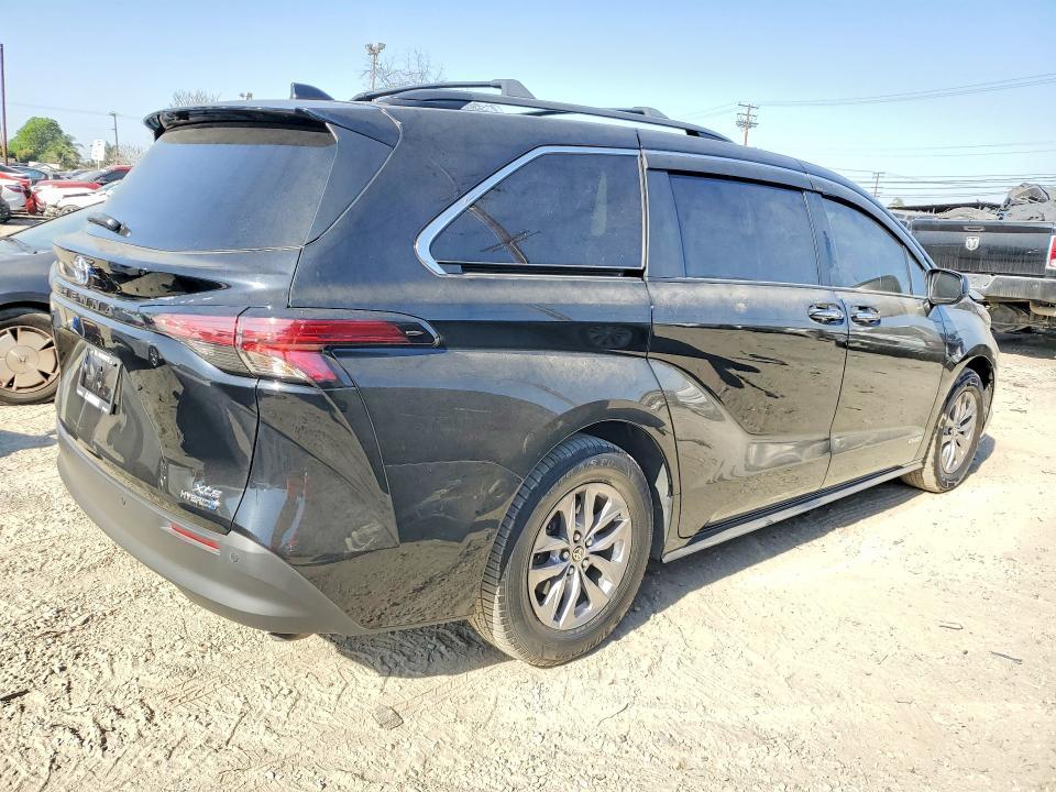 2021 Toyota Sienna xle