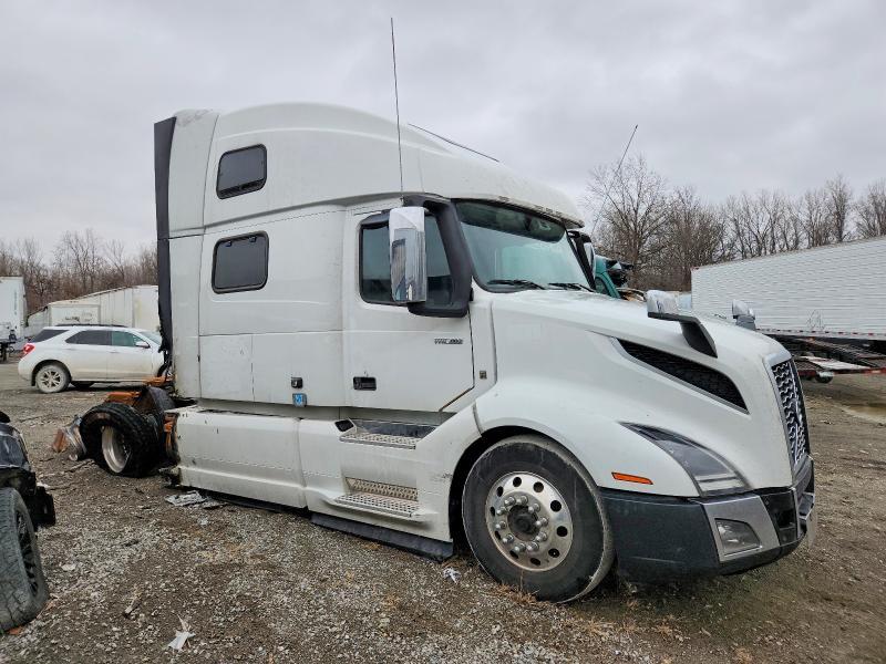 2022 Volvo VNL Semi Truck