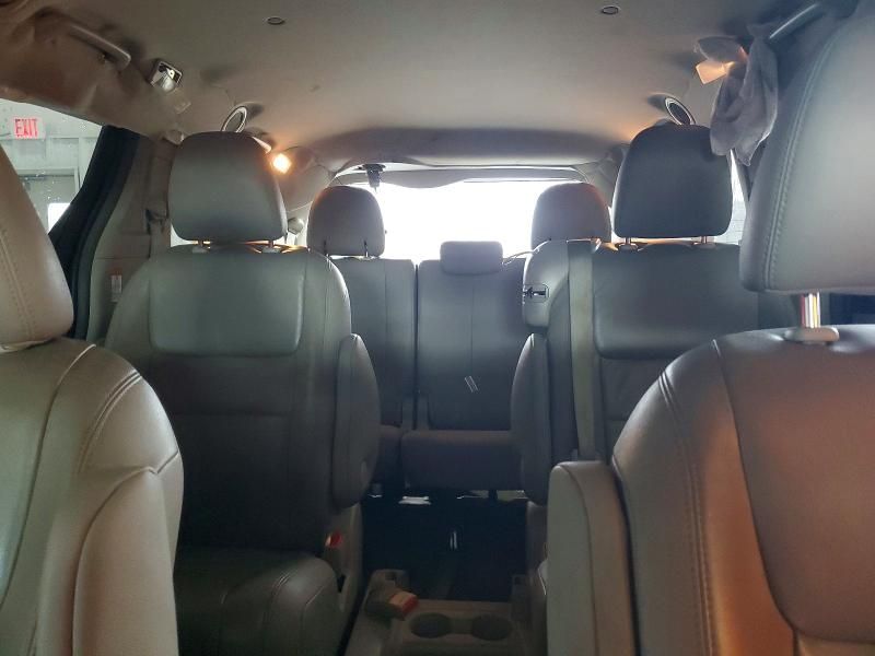 2015 Toyota Sienna xle Premium 8-passenger