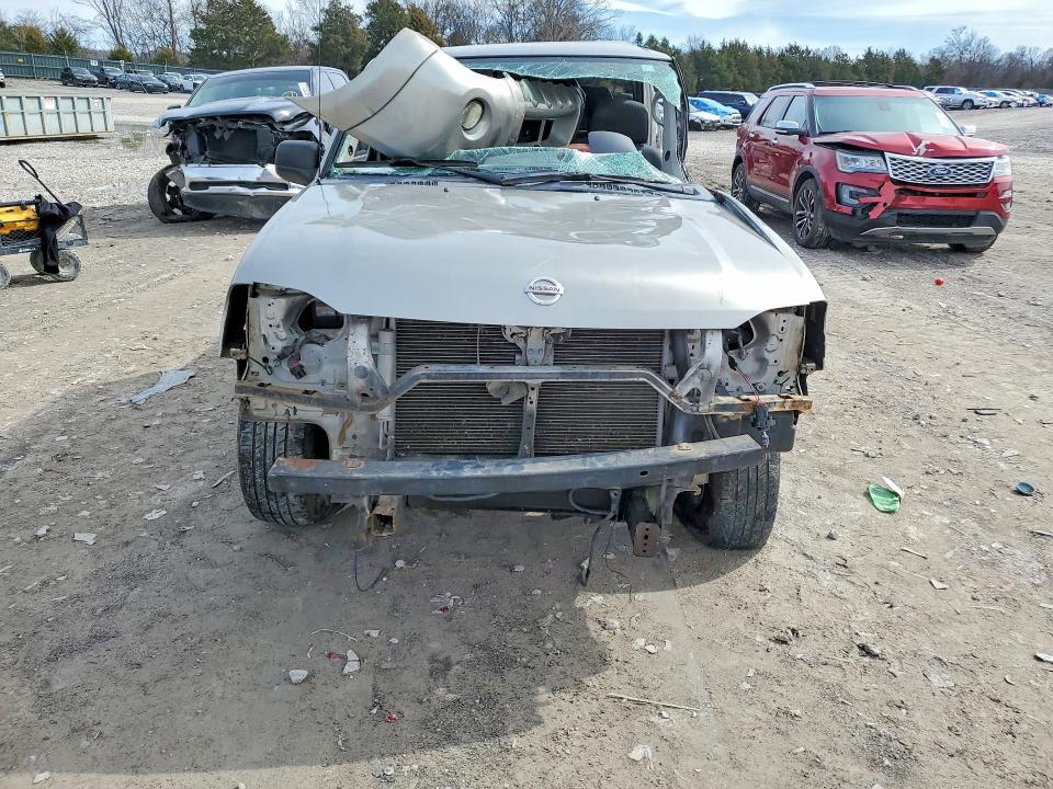 2004 Niss Frontier King cab xe