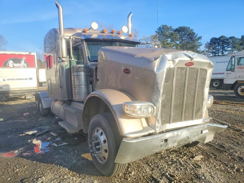 2018 Peterbilt 389 Semi Truck