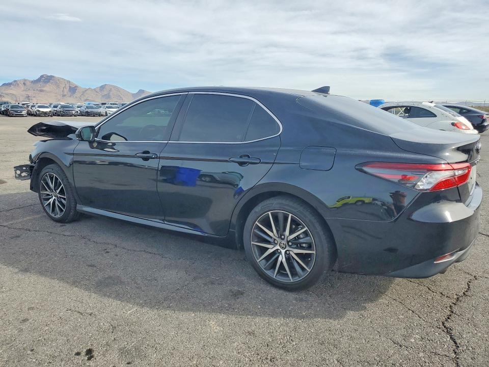 2022 Toyota Camry Hybrid xle