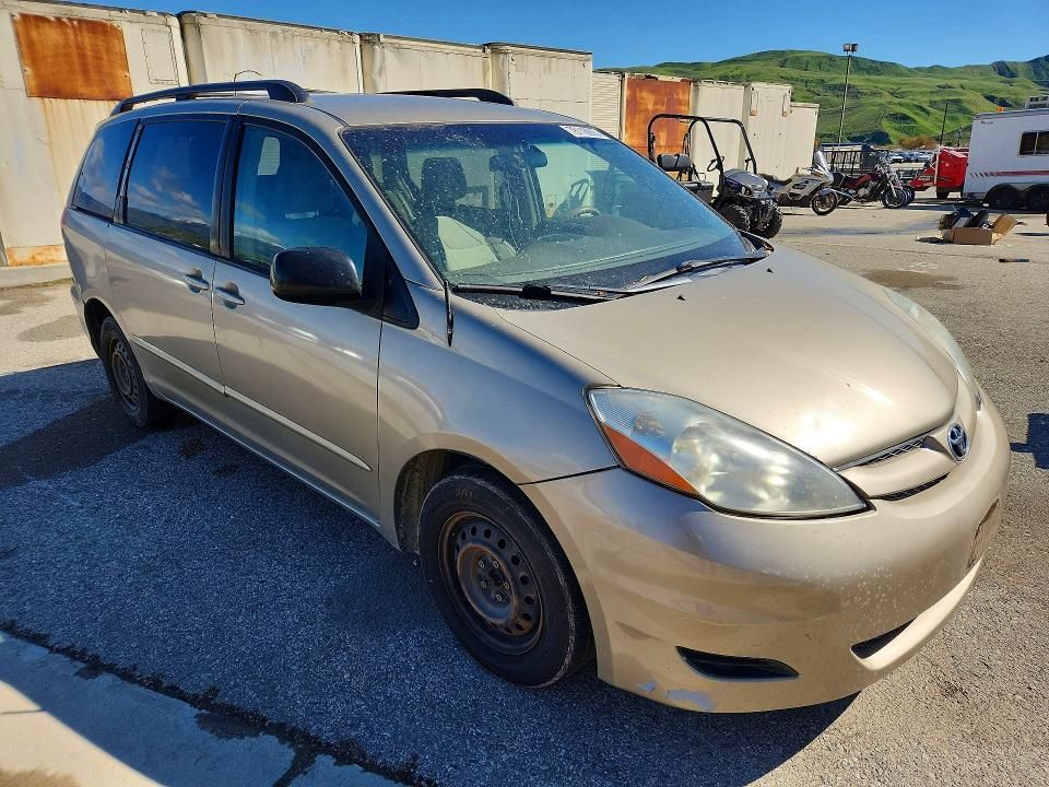 2010 Toyota Sienna le 7-passenger