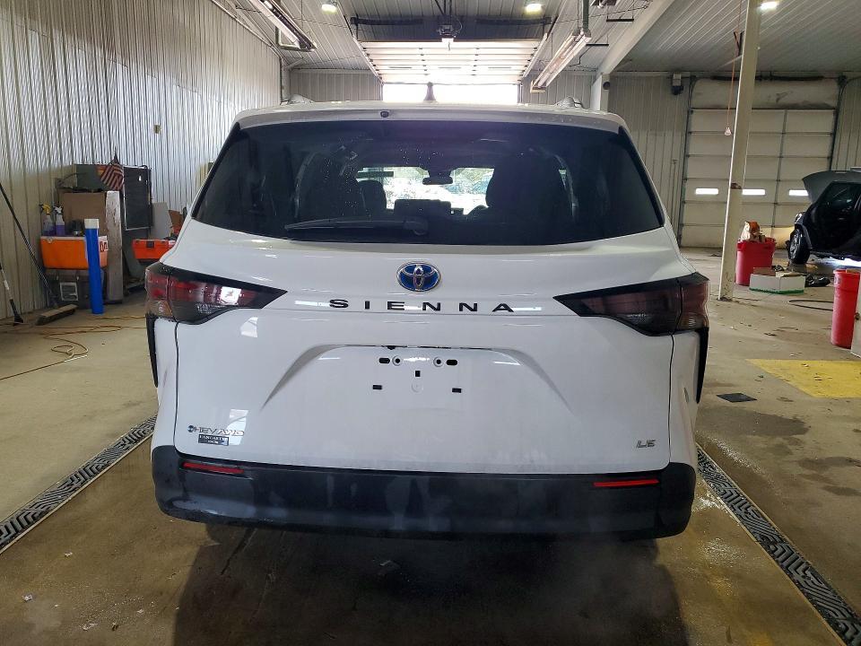 2025 Toyota Sienna le