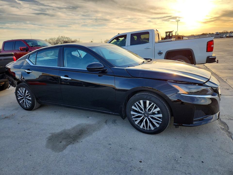 2025 Niss Altima 2.5 sv