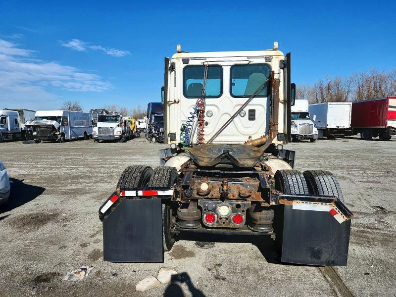 2016 Freightliner Cascadia 125 Semi Truck