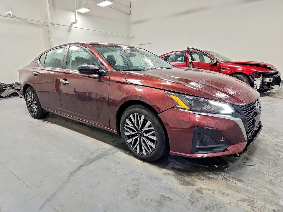 2024 Nissan Altima sv