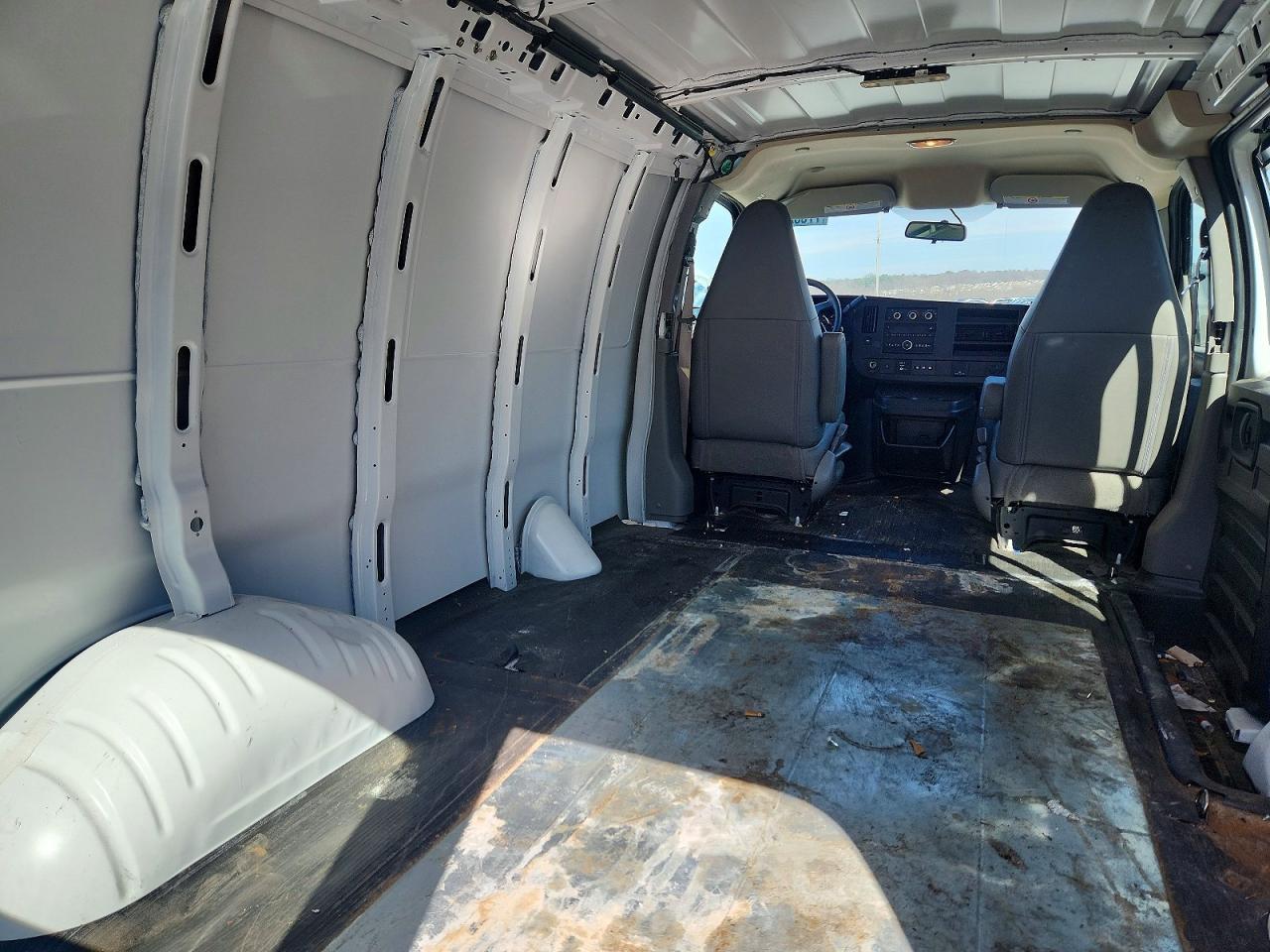 2025 GMC Savana 2500 Cargo Delivery Van