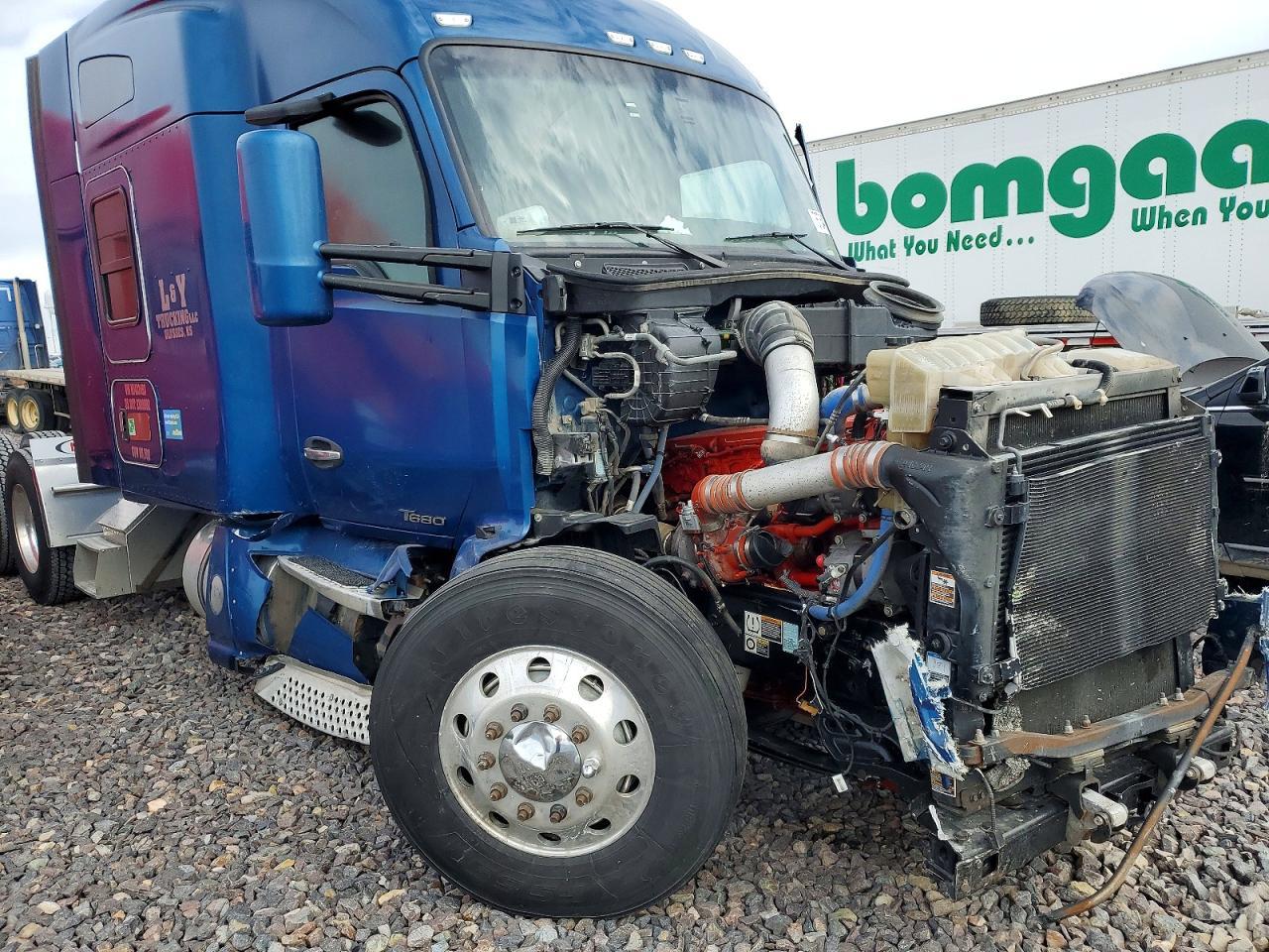 2016 Kenworth T400 Semi Truck