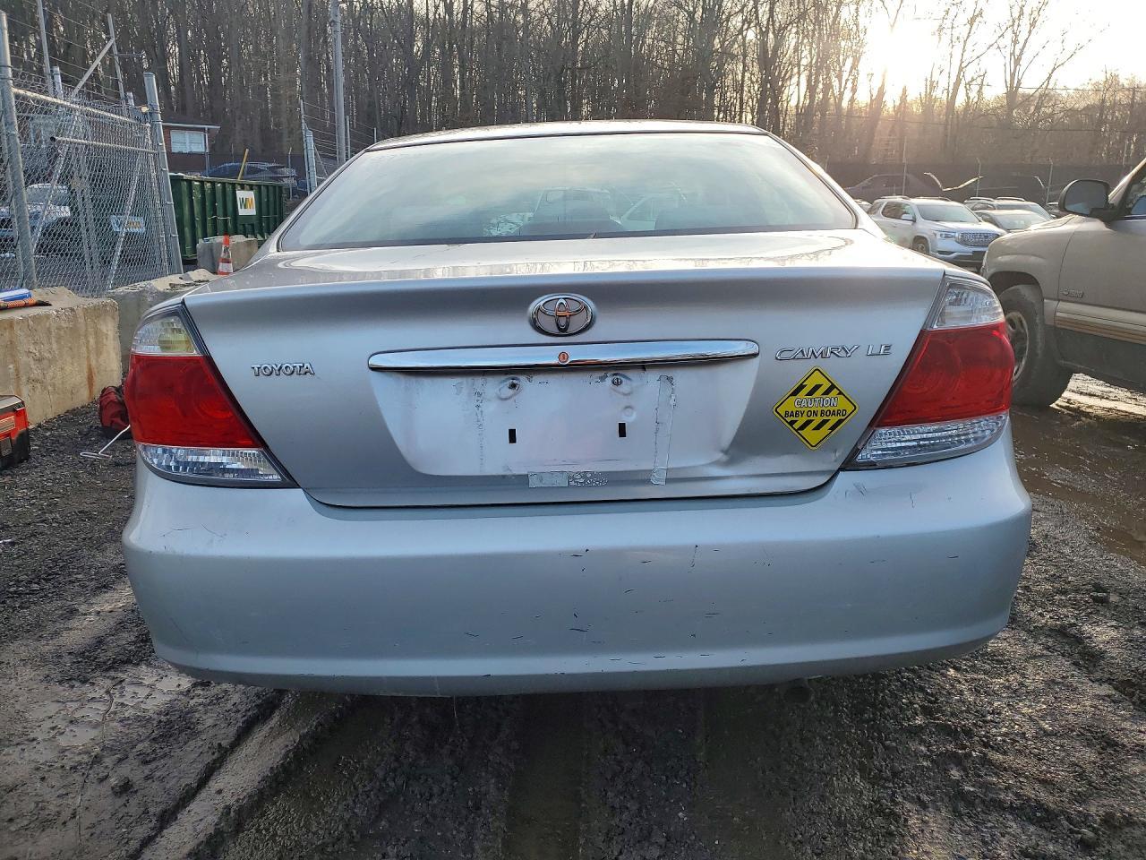 2005 Toyota Camry le