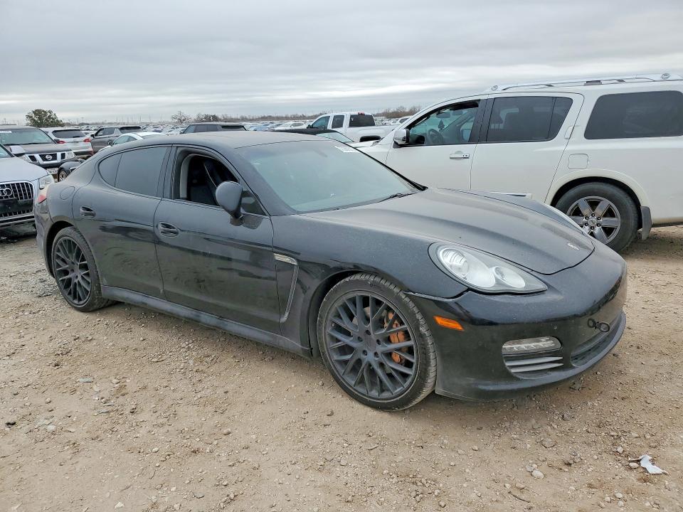 2011 Porsche Panamera 2