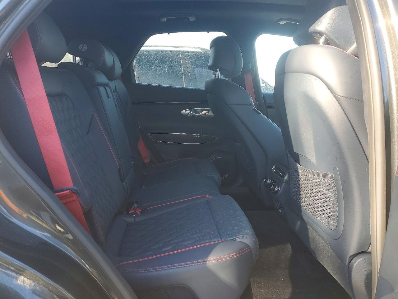 2025 Genesis Gv70 Base