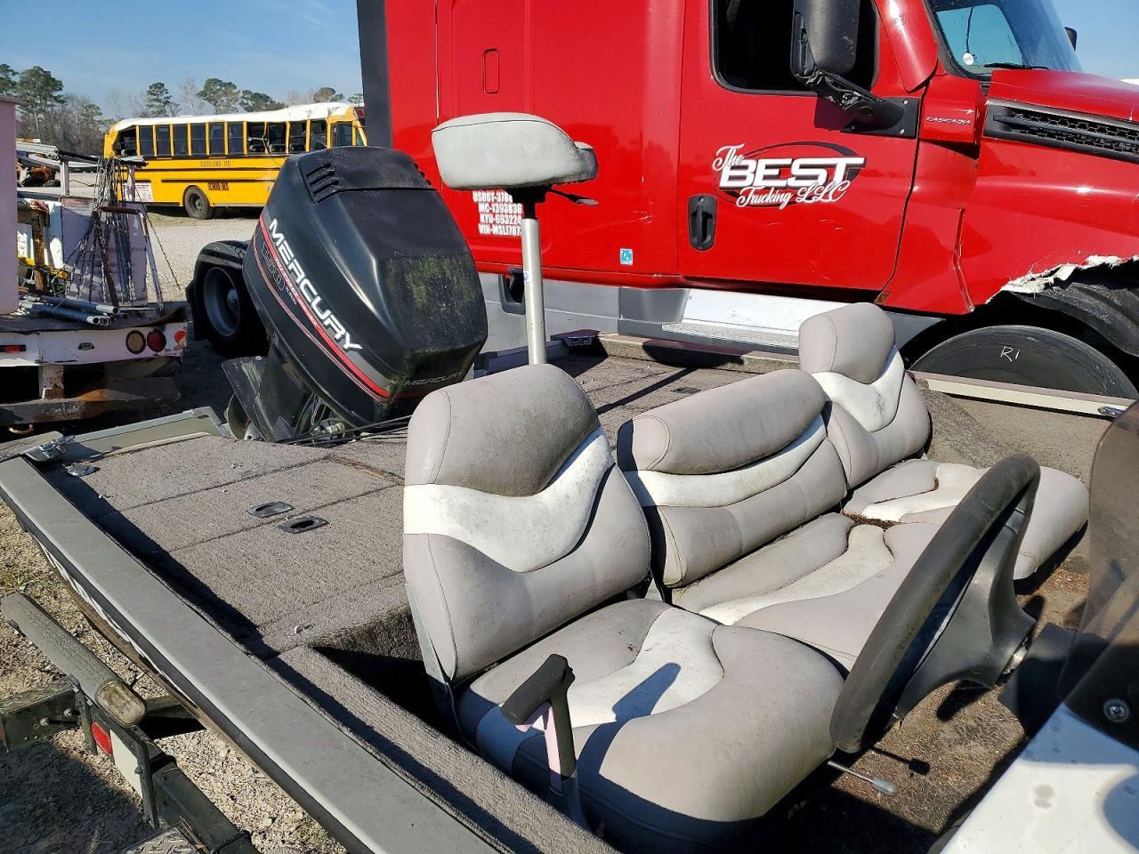1999 Tracker Boat
