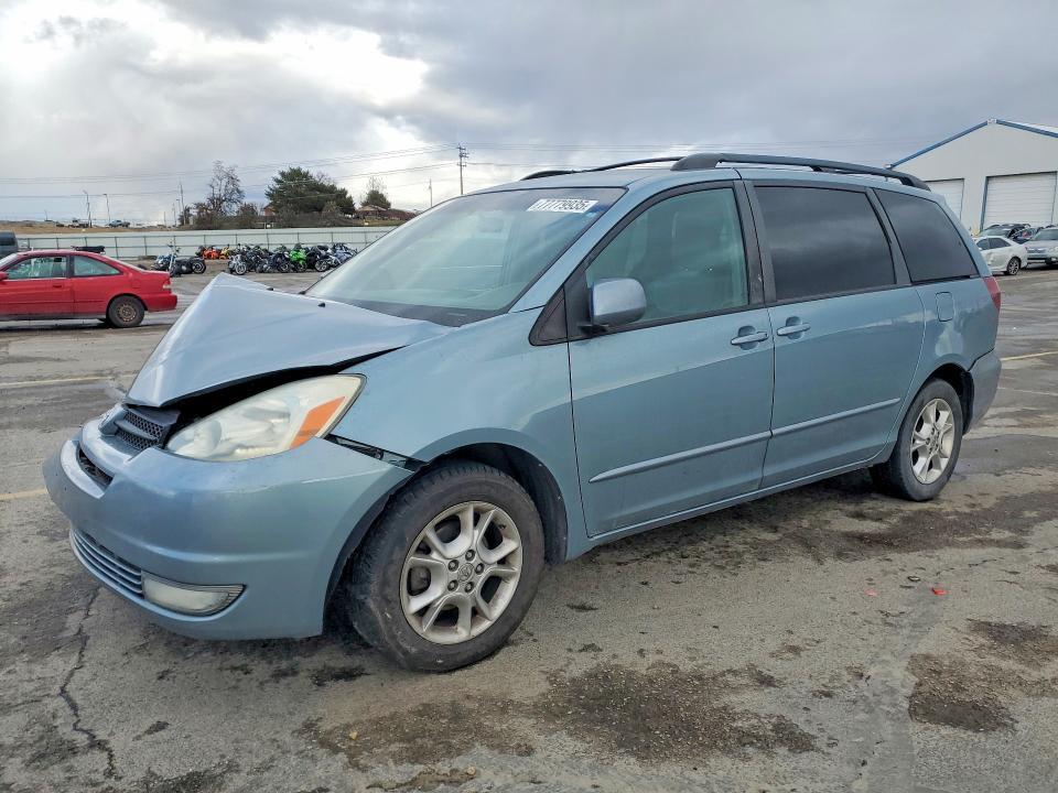 2004 Toyota Sienna xle 7 Passenger