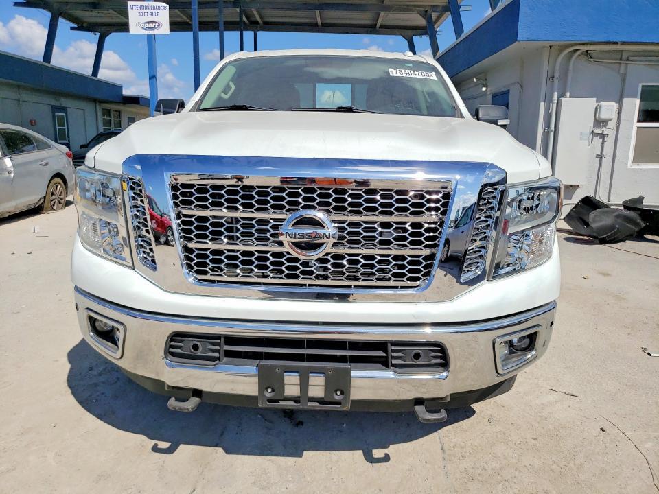 2017 Nissan Titan xd sl