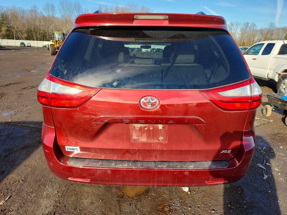 2015 Toyota Sienna xle Premium 8-passenger