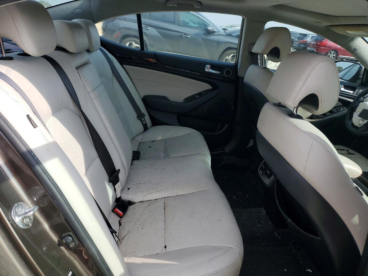 2014 KIA Cadenza Premium