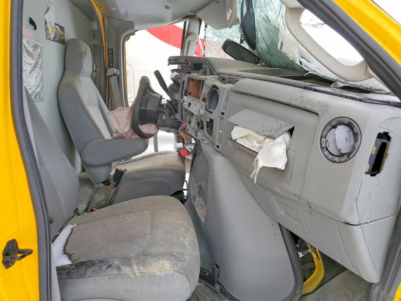 2022 Ford Econoline E350 Super Duty Cutaway Van