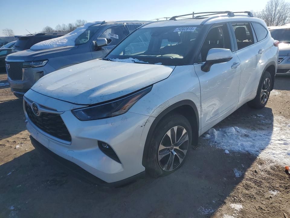 2022 Toyota Highlander xle