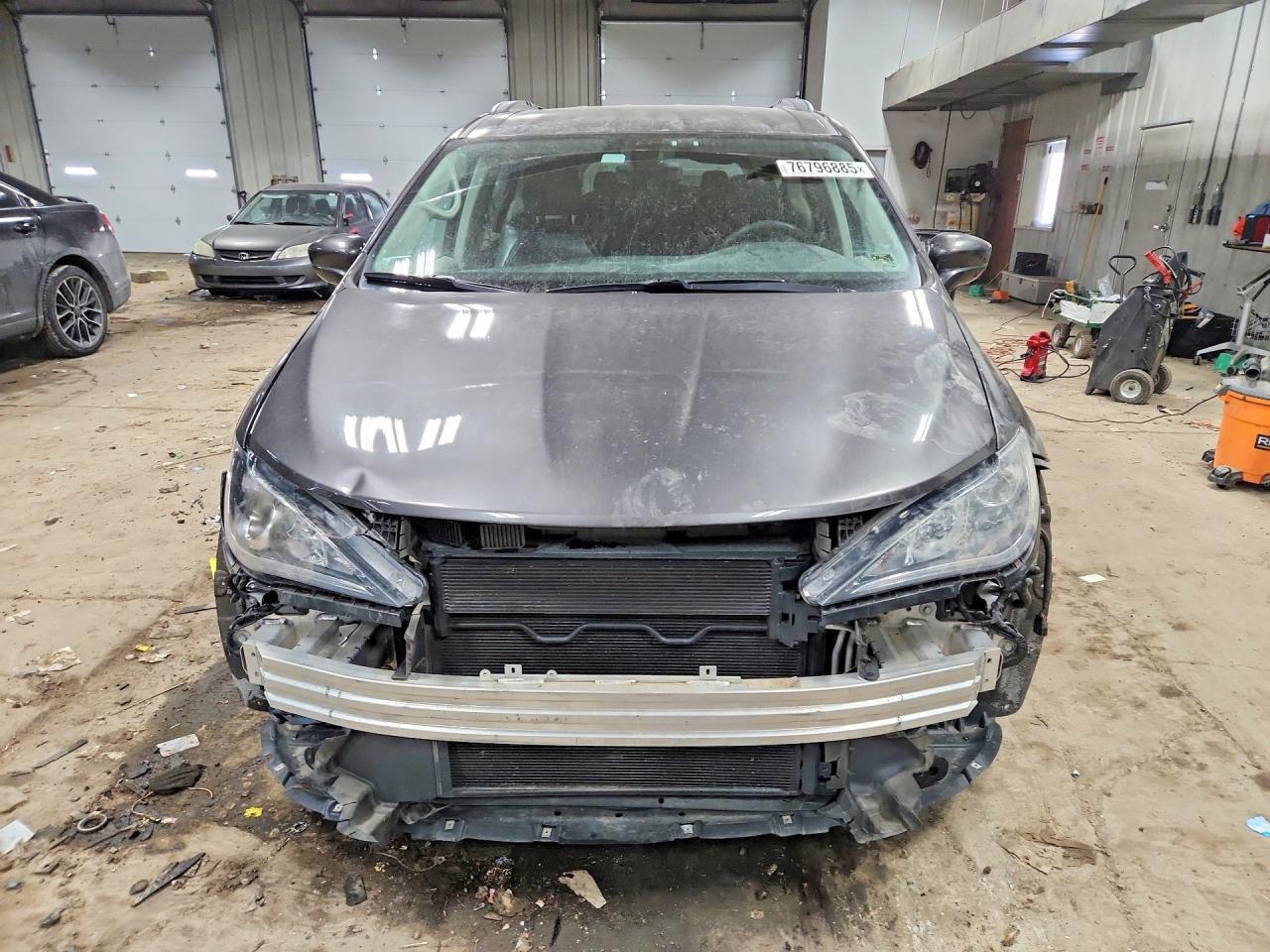 2017 Chrysler Pacifica Touring l