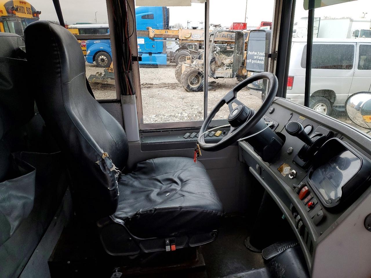 2011 Thomas SAF-T-LINER HDX-School Bus