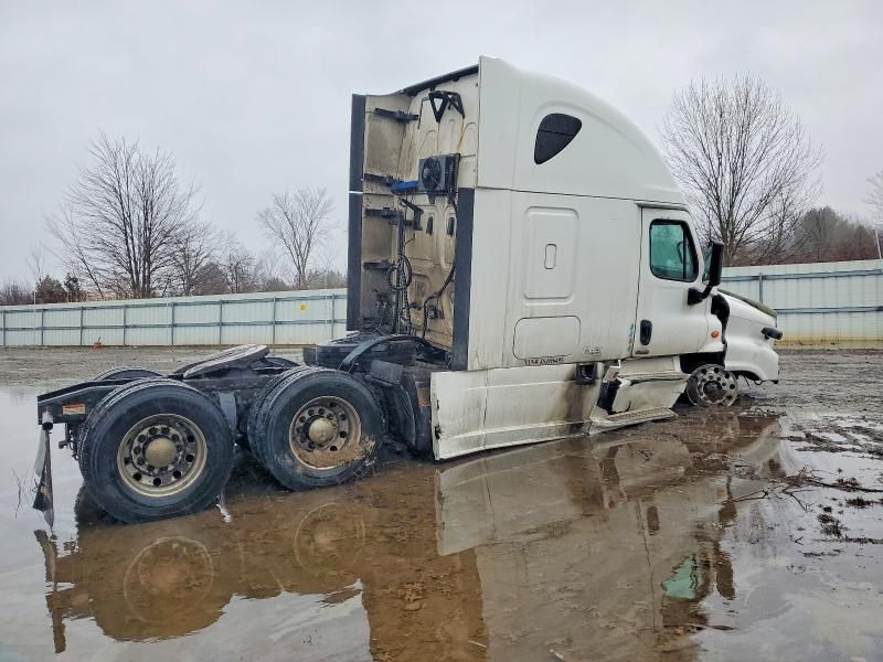 2018 Freightliner Cascadia 125 Semi Truck