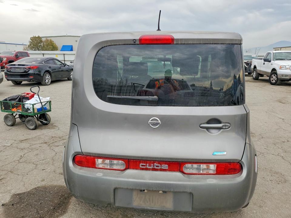 2013 Niss Cube s