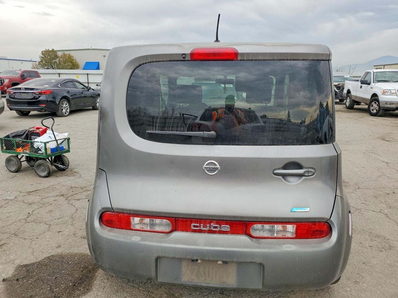 2013 Niss Cube s