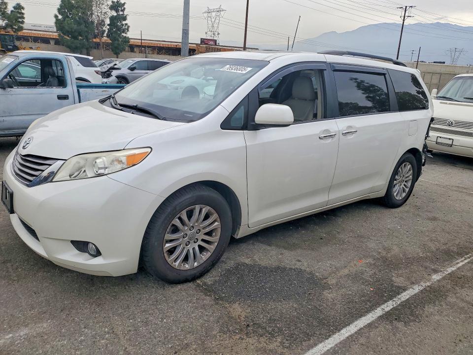 2016 Toyota Sienna xle