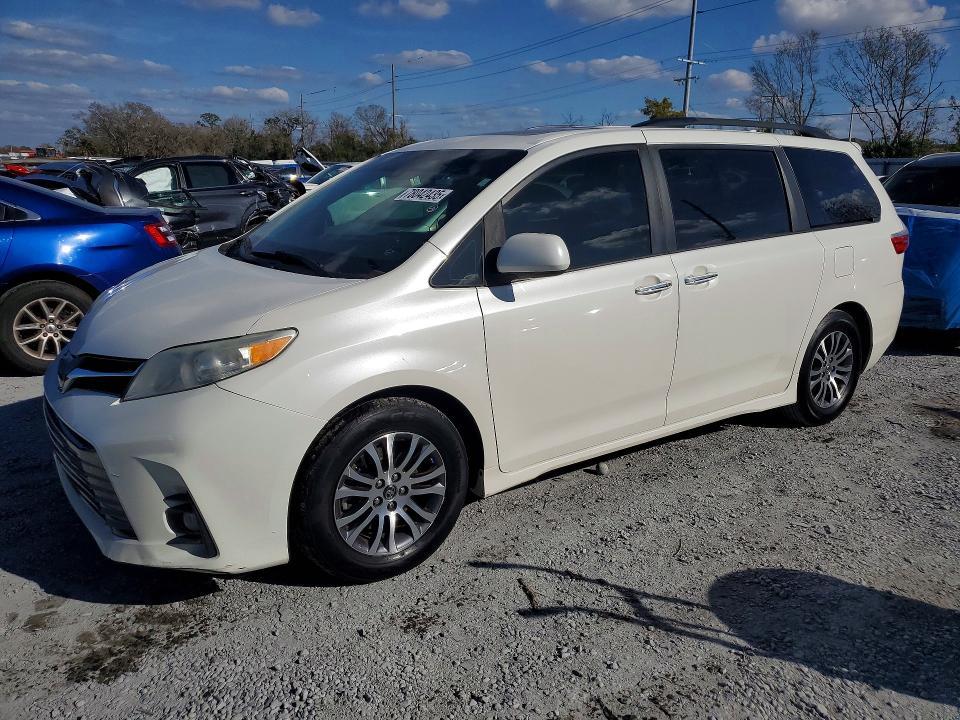 2018 Toyota Sienna xle 8-passenger