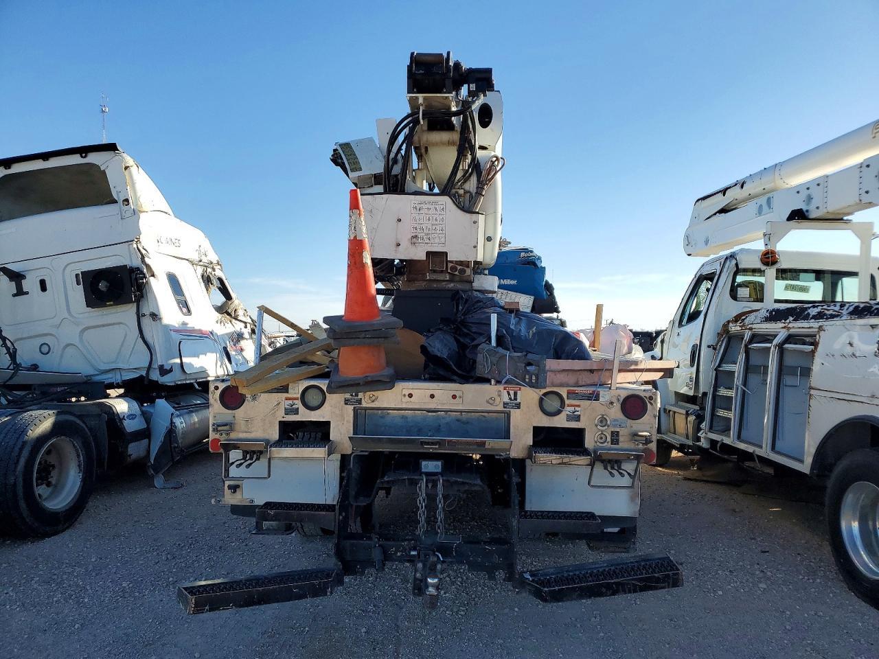 2020 Freigliner 2020 Freightliner Business Class M2 Cable Placer B