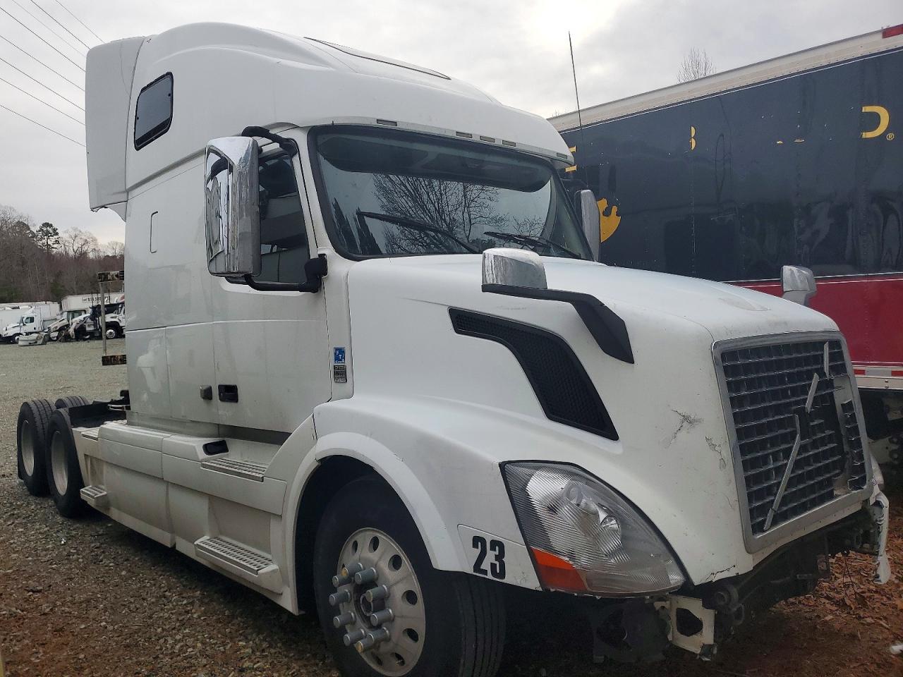 2012 Volvo VNL Semi Truck