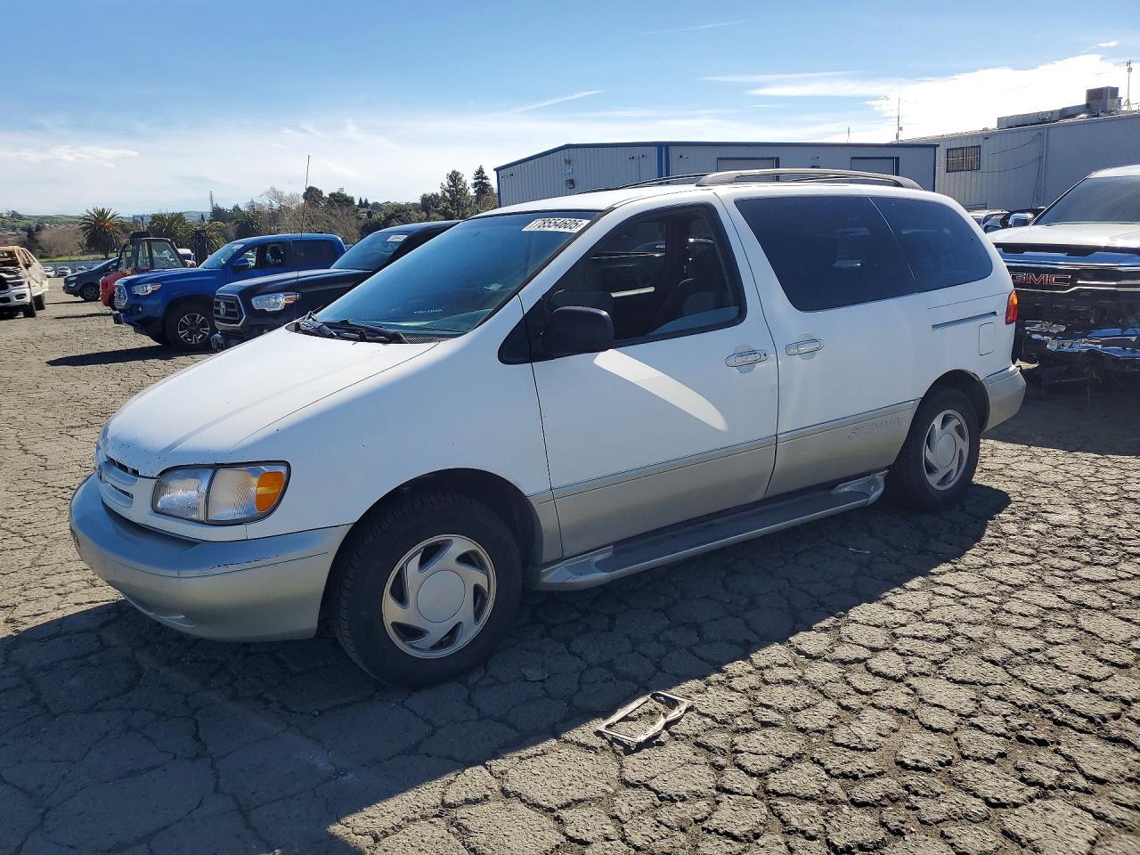 2000 Toyota Sienna le