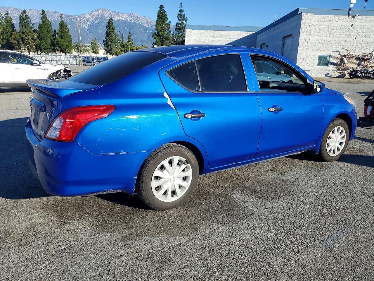 2016 Niss Versa s