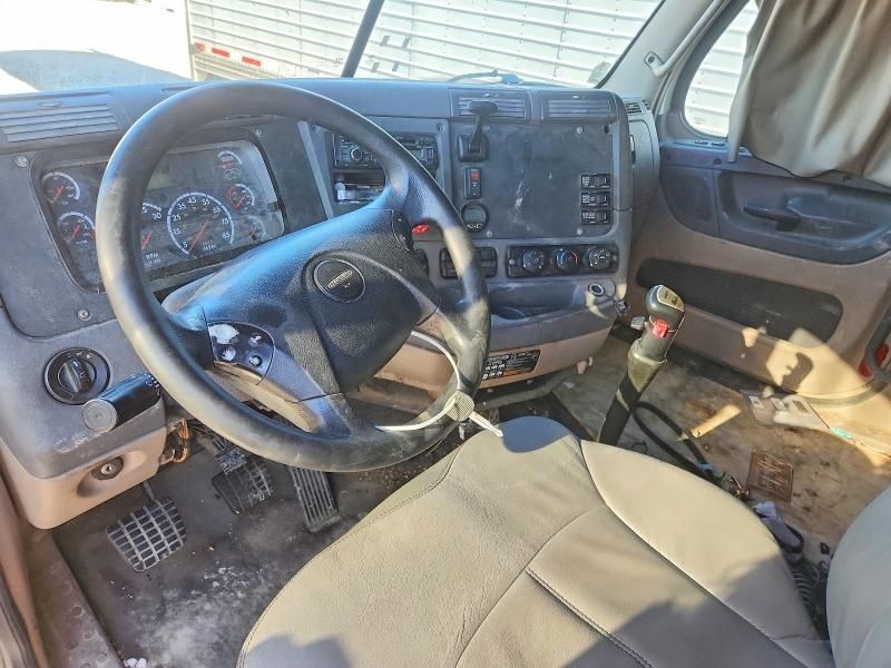 2014 Freightliner Cascadia 125 Semi Truck