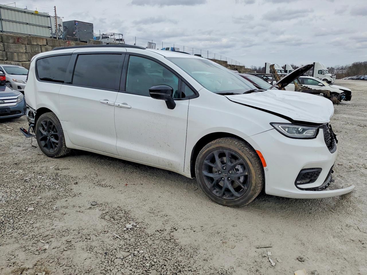 2024 Chrysler Pacifica Touring l