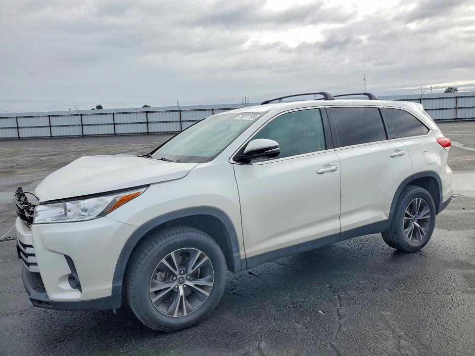 2019 Toyota Highlander le