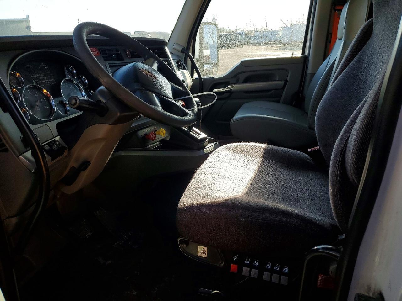 2015 Kenworth Construction T680