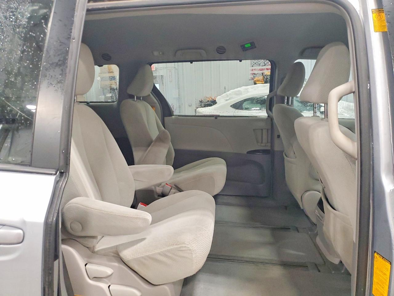 2014 Toyota Sienna le 7-passenger