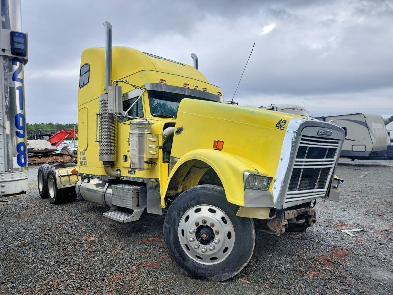 2000 Freigliner 2000 Freightliner Convention Semi Truck