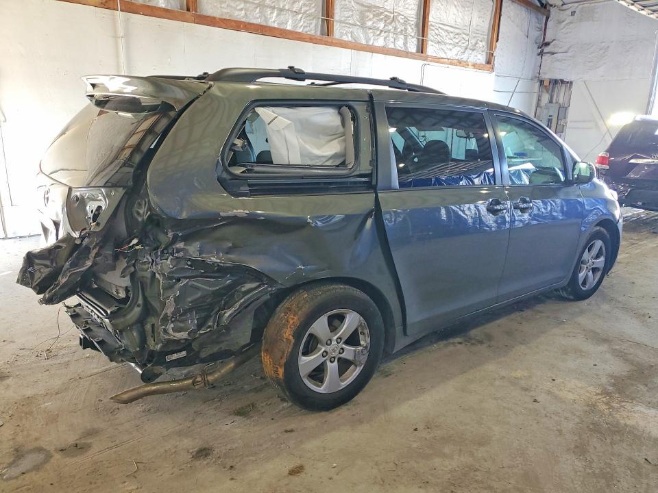 2011 Toyota Sienna le