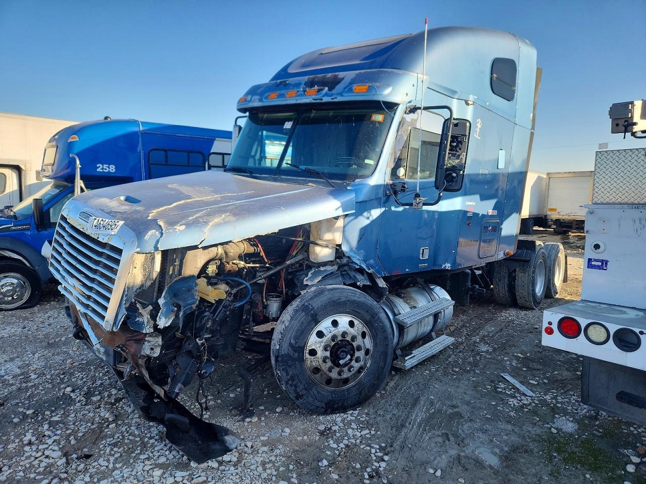 2007 Freigliner 2007 Freightliner CST120 Semi Truck