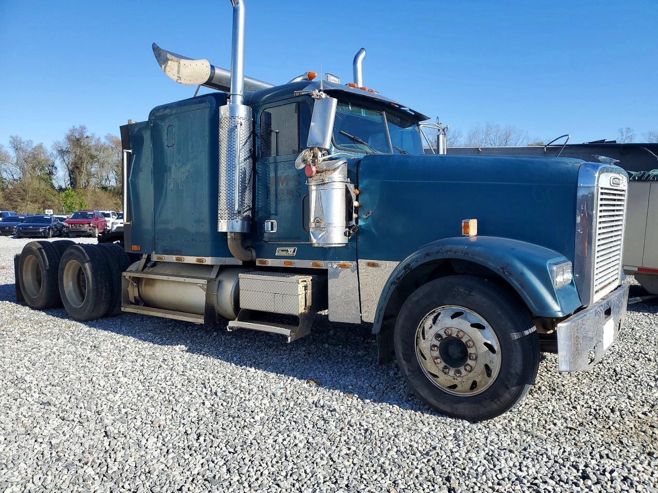 2001 Freightliner FLD132 Semi Truck