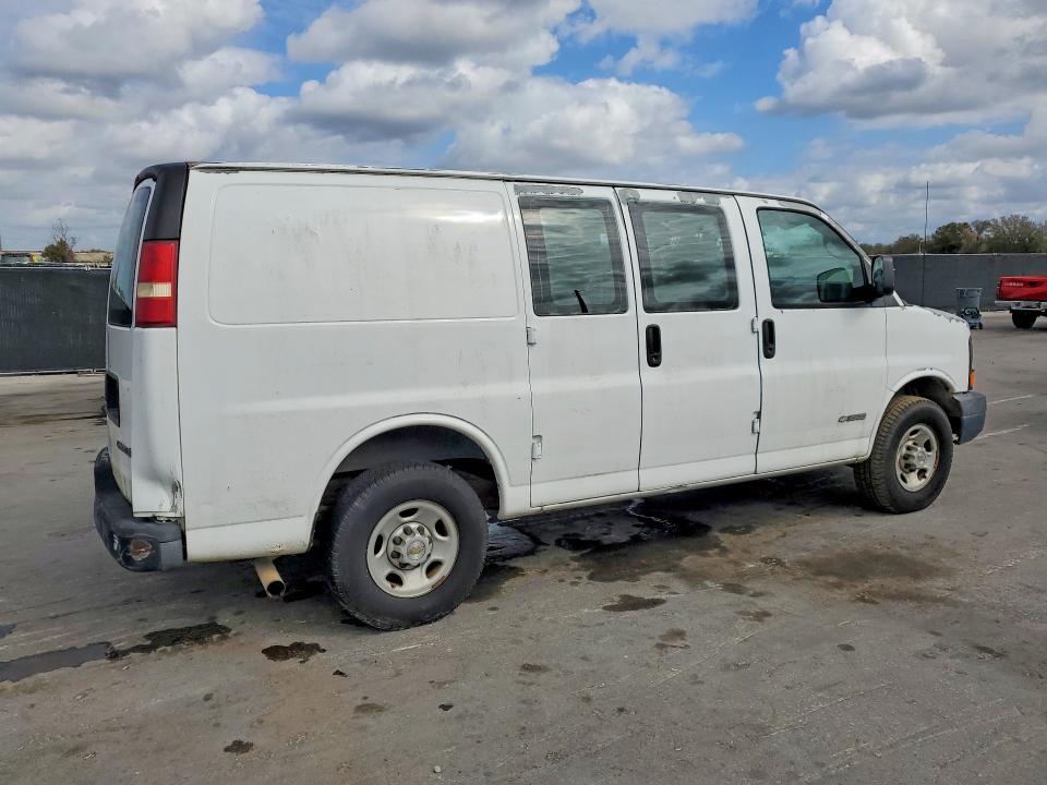 2005 Chev Express Cargo 3500 1